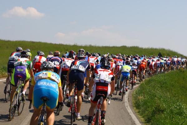 The peloton tackles the opening stage.