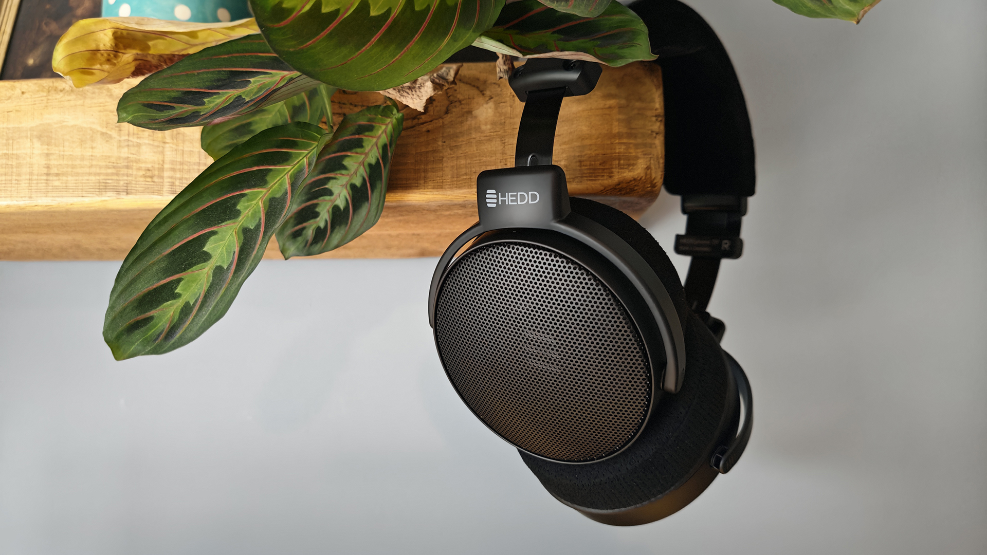 Various shots of the HEDD D1 headphones.