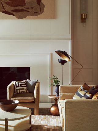 Neutral living room with shiny lamp