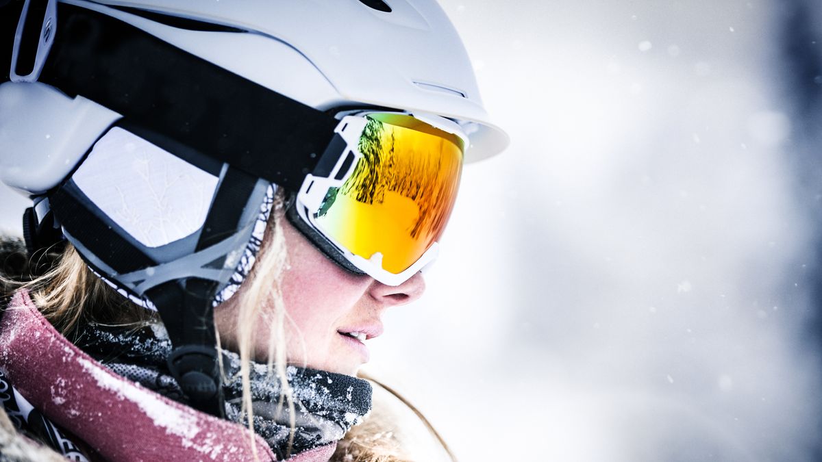 Ski goggles vs sunglasses which is best for the slopes Advnture