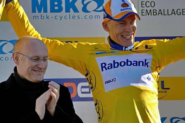 Gesink smiles in yellow and the question now is: 'will he be able to keep it until Nice?'
