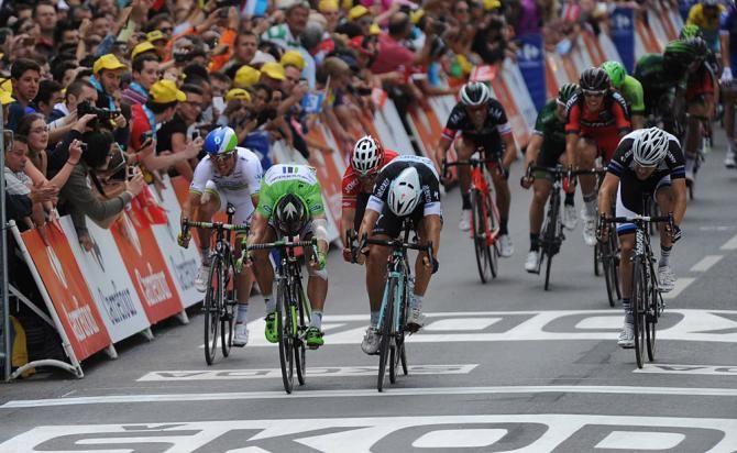 Matteo Trentin narrowly takes the sprint finish