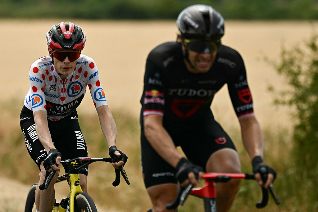 Team Visma | Lease a Bike's Danish rider Jonas Vingegaard wearing the climber's dotted &amp;quot;King of the Mountains&amp;quot; jersey cycles during the 11th stage of the 113th edition of the Tour de France cycling race, 161,3 km between Vichy and Nevers in central France, on July 15, 2026. (Photo by Loic VENANCE / AFP)