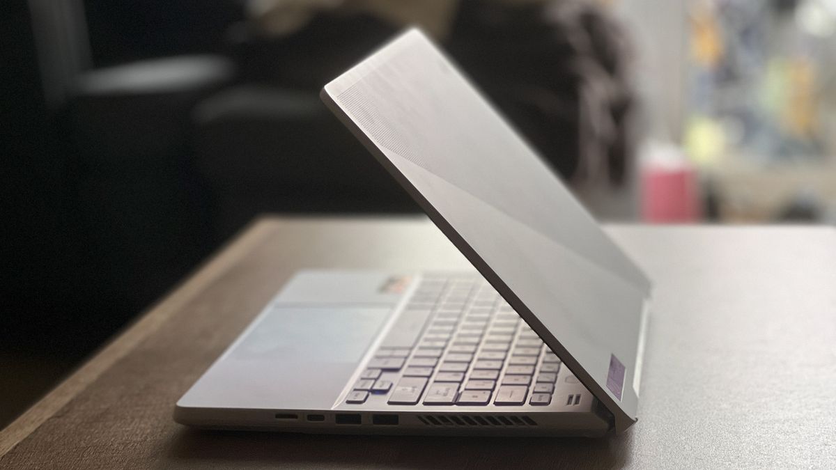 Asus ROG Zephyrus G14 side