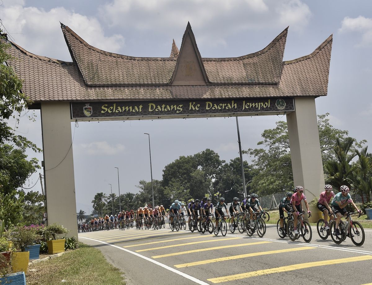 Peloton on stage 6 of the Tour de Langkawi
