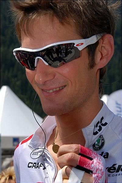 Fr&auml;nk Schleck (Team CSC) all smiles and happy to start the day.