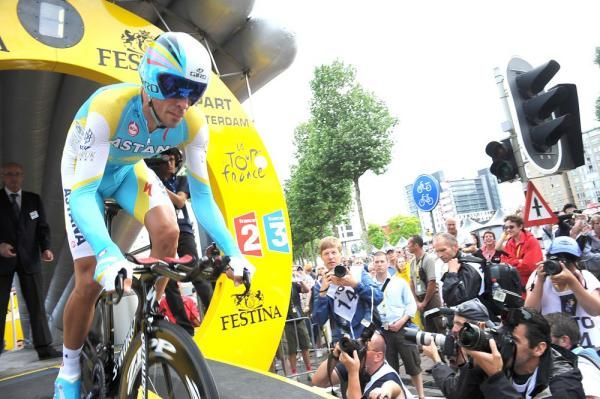 Alberto Contador (Astana) rolls out of the start