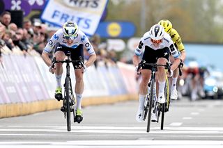 As it Happened - Late attackers hold off the chase group in thrilling finale in Dwars door Vlaanderen Women