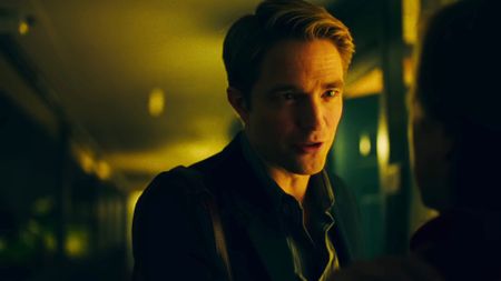 Robert Pattinson talking to Skylar Gisondo in Primetime. 