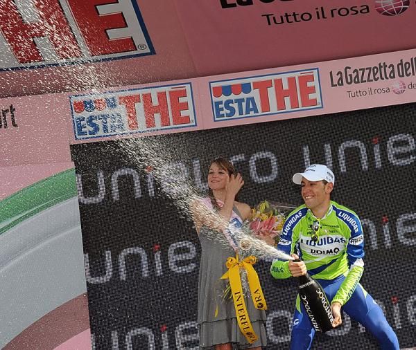 Vincenzo Nibali (Liquigas - Doimo) lets loose with the bubbly.