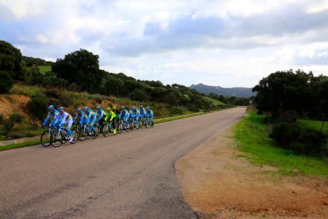 Perfect formation by the Astana bunch