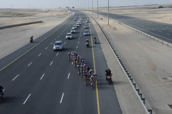 The peloton fights the crosswinds on stage 2