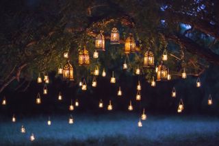 outdoor tree lighting ideas: hanging lanterns