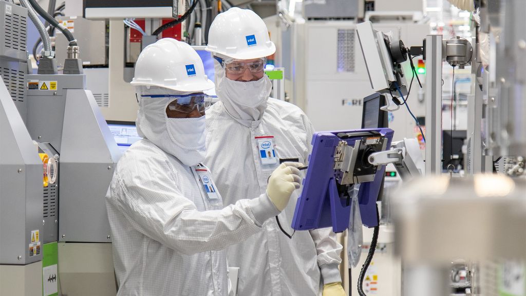 Intel Brings High-Volume EUV to Europe: Fab 34 Starts Producing Intel 4 ...