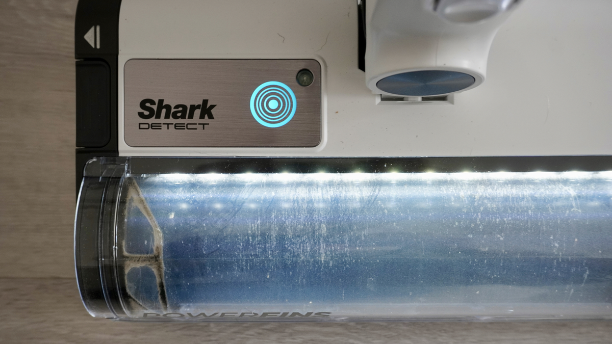 Shark Detect Clean &amp; Empty Pet IW4621UKT vacuum cleaner in a home setting.