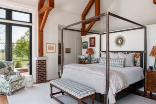 Four poster bed with vaulted ceiling above
