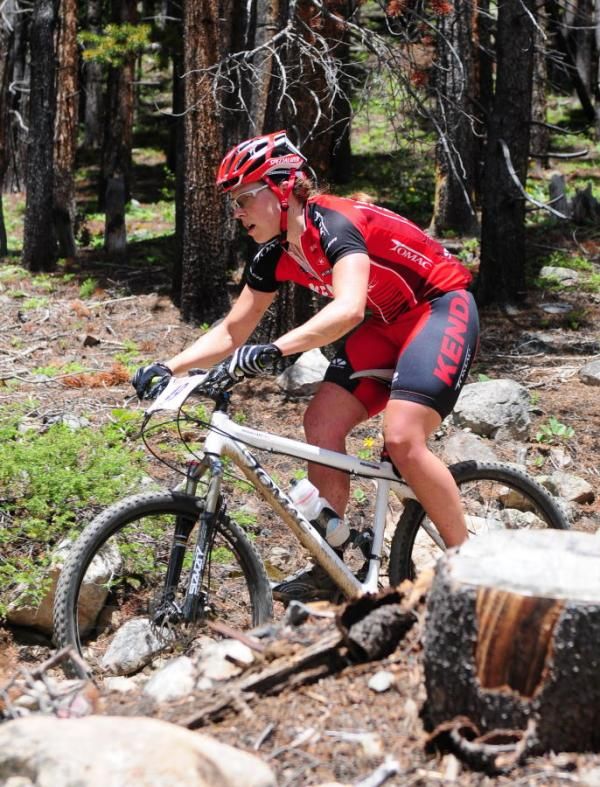 Amanda Carey (Kenda) having one of her best races ever.