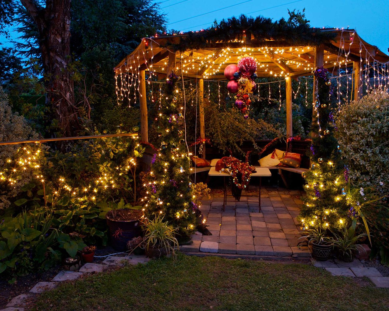 Outdoor Christmas light ideas: 23 enchanting ways to illuminate your ...