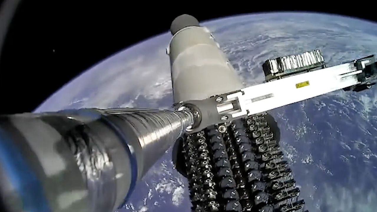 Watch SpaceX deploy V2 mini Starlink satellites in stunning video