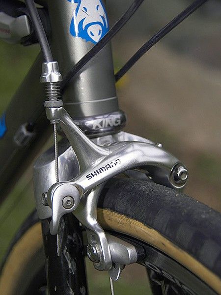 The long reach Shimano brake calipers are needed to clear the giant tires.