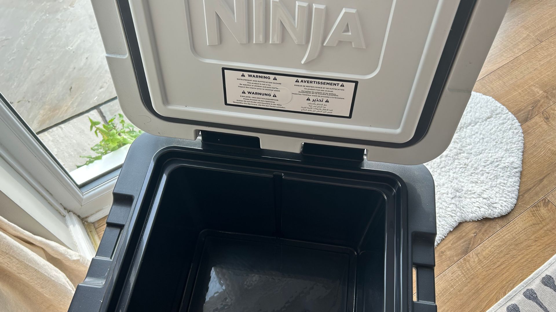 Ninja coolbox open in white