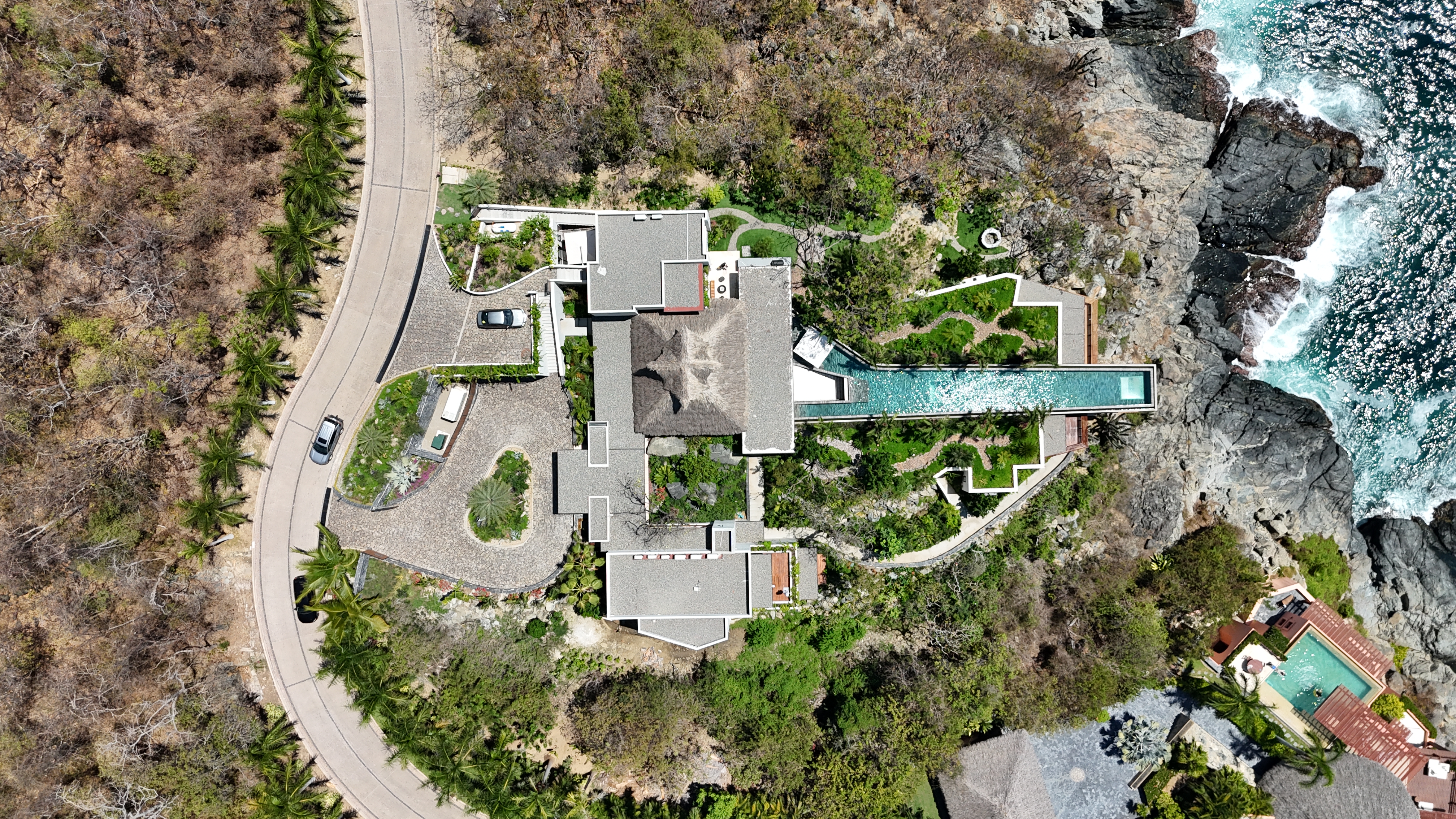 Casa Yuri, with its floating swimming pool overlooking the ocean