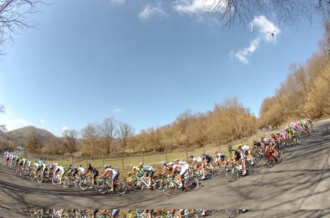 The peloton race towards Roma for the Roma Maxima