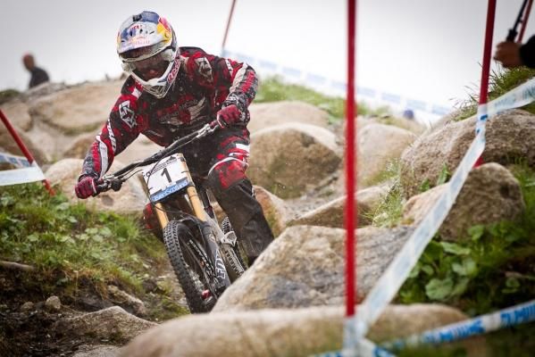 Aaron Gwin (Trek World Racing) on his way to World Cup win in Fort William