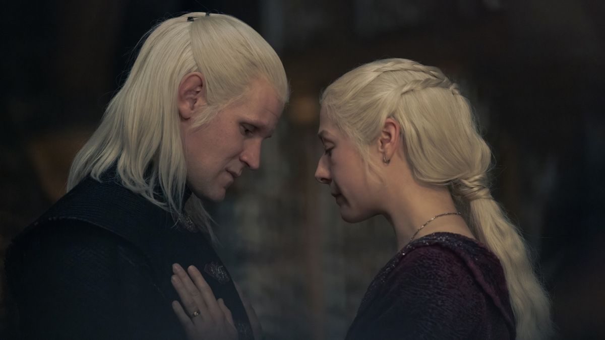 Daemon Targaryen (Matt Smith) and Rhaenyra Targaryen (Emma D&#039;Arcy) embrace in House of the Dragon season 2 episode 2