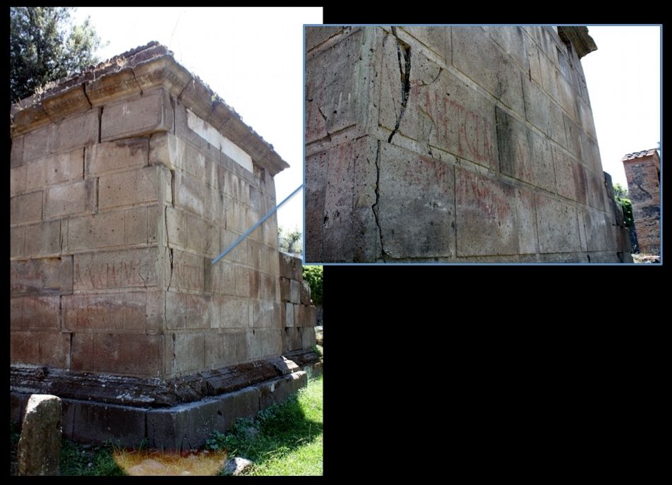 Ancient debris. Помпей 7с. Pompeii Tombs. Следы стенобитных орудий Суллы на участке городской стены Помпей. Walls of Pompeii.