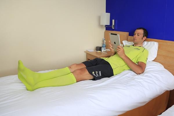 Ivan Basso relaxing on the rest day