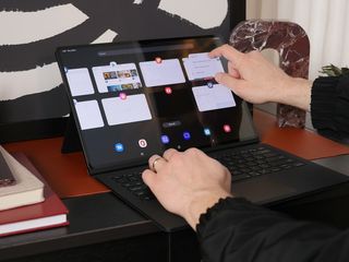 Samsung Galaxy Tab S8 Ultra With Keyboard Multitask
