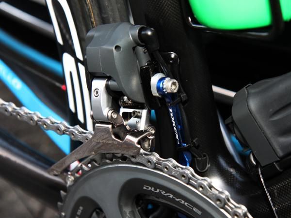 Sky mechanics put the Token chain watchers to double duty - helping to keep the chain from falling to the inside but also acting as a handy guide for the Shimano Dura-Ace Di2 wire.