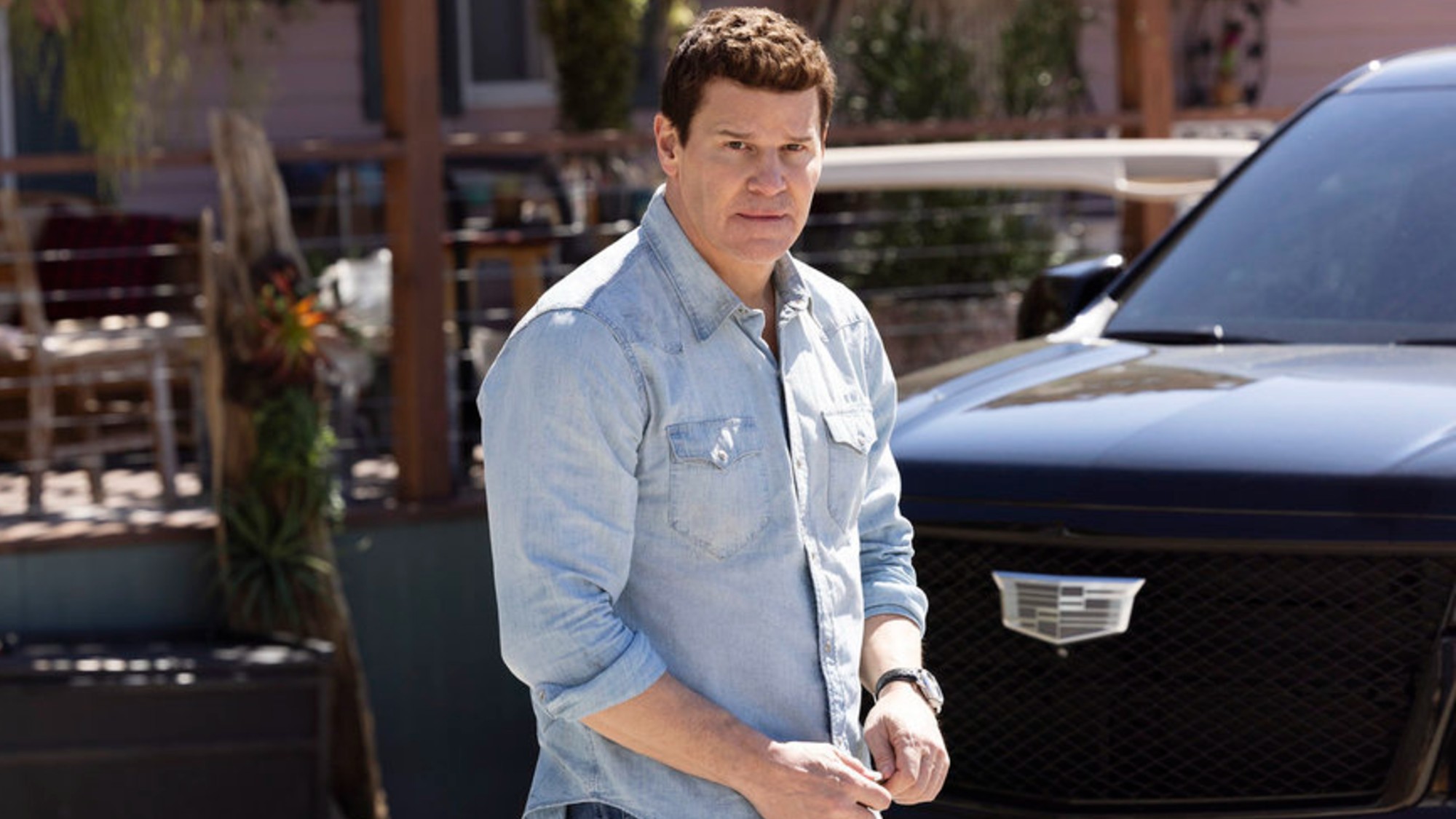 David Boreanaz as Jim Rockford walking by a car on The Rockford Files reboot.