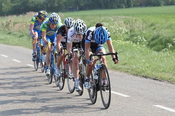 Elizabeth Armitstead (Garmin-Cervelo) makes the pace