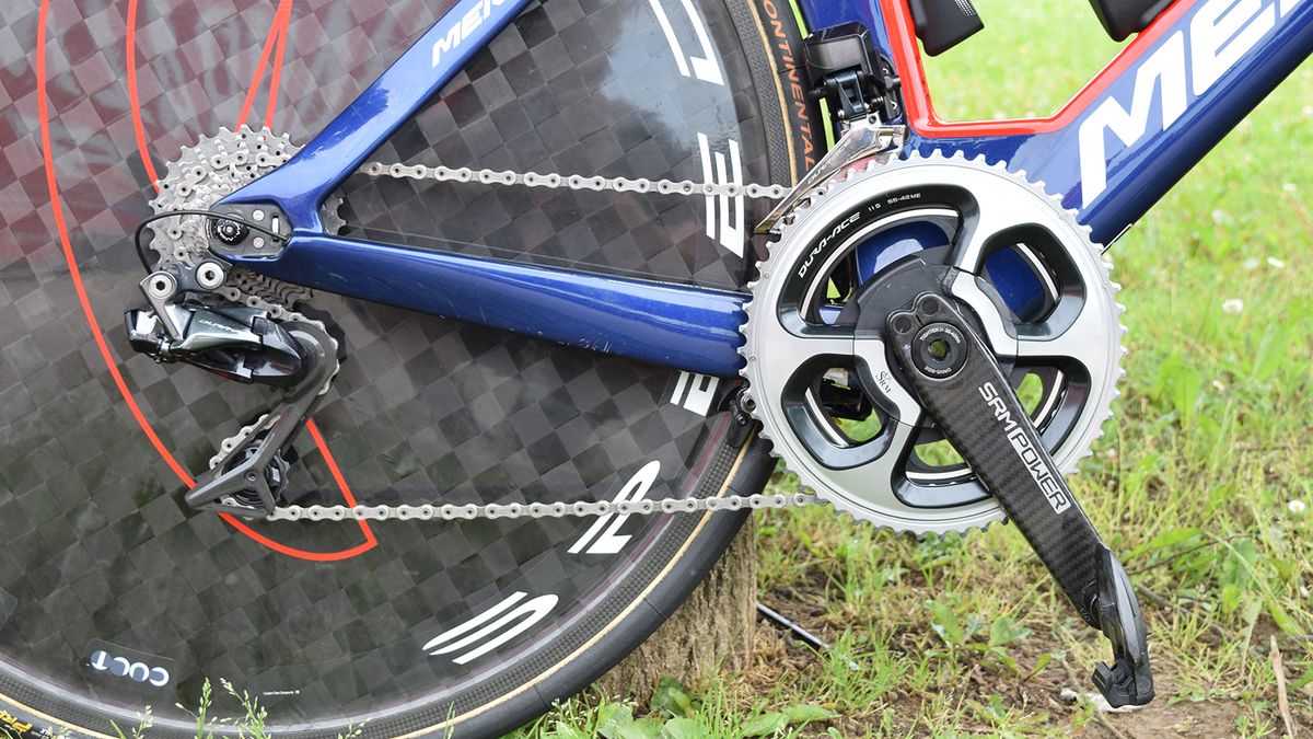 Shimano Dura-Ace R9150 derailleurs and shifters control the drivetrain