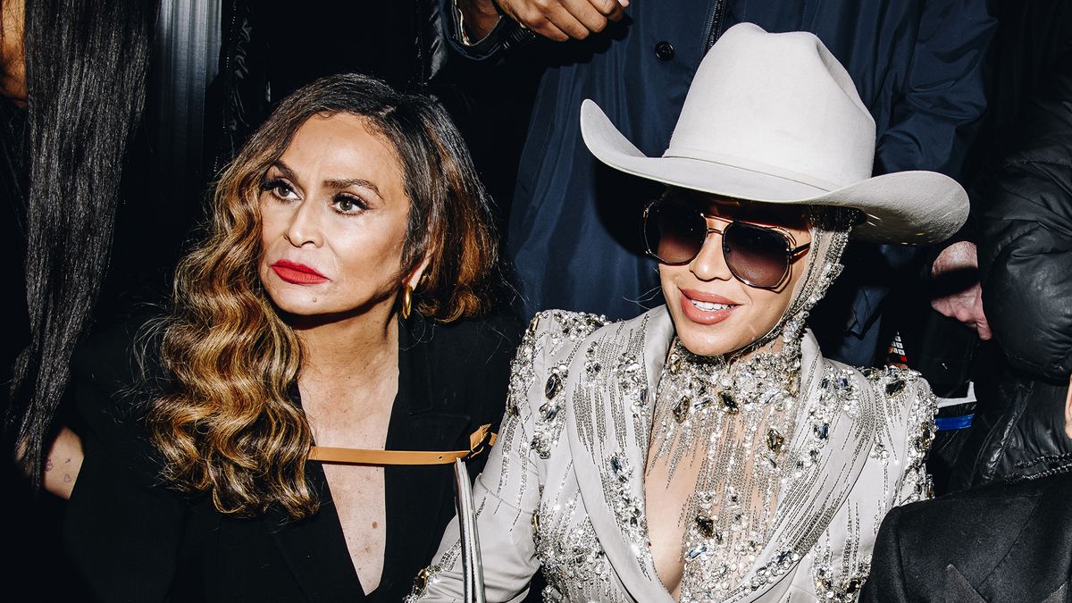 Tina Knowles a défendu Beyoncé contre les trolls après sa performance dans la NFL le jour de Noël