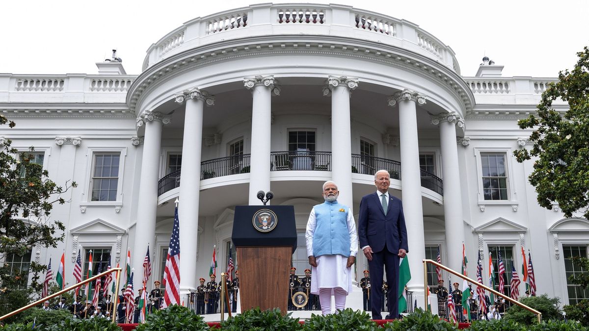 two men in front of the white house