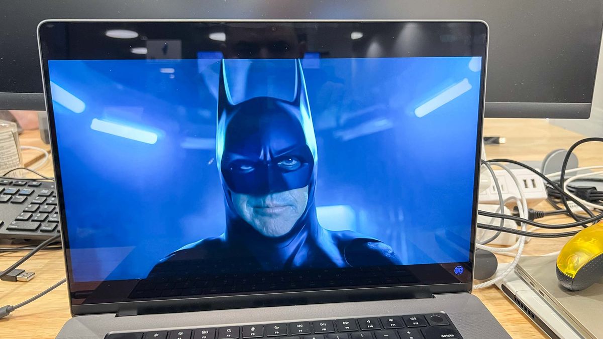 MacBook Pro 16inch vs Samsung Galaxy Book 3 Ultra Which bigscreen