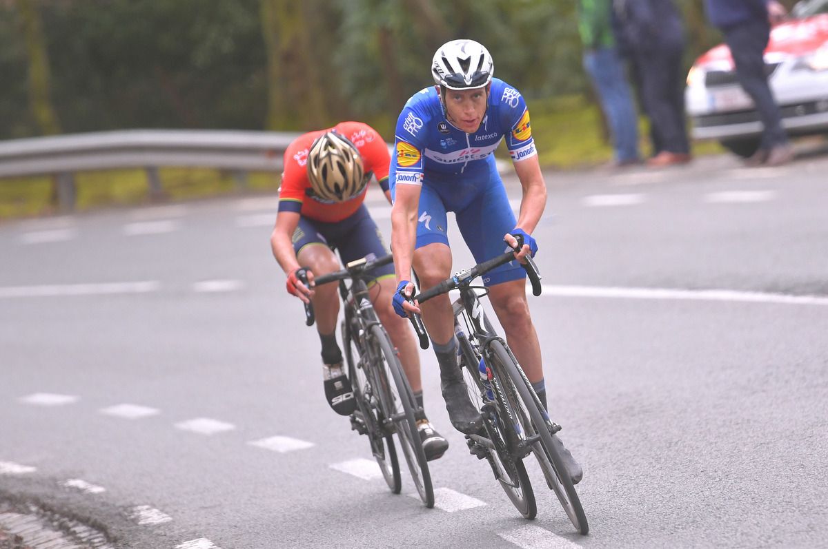 Vincenzo Nibali (Bahrain-Merida) tries to hold the wheel as Niki Terpstra attacks