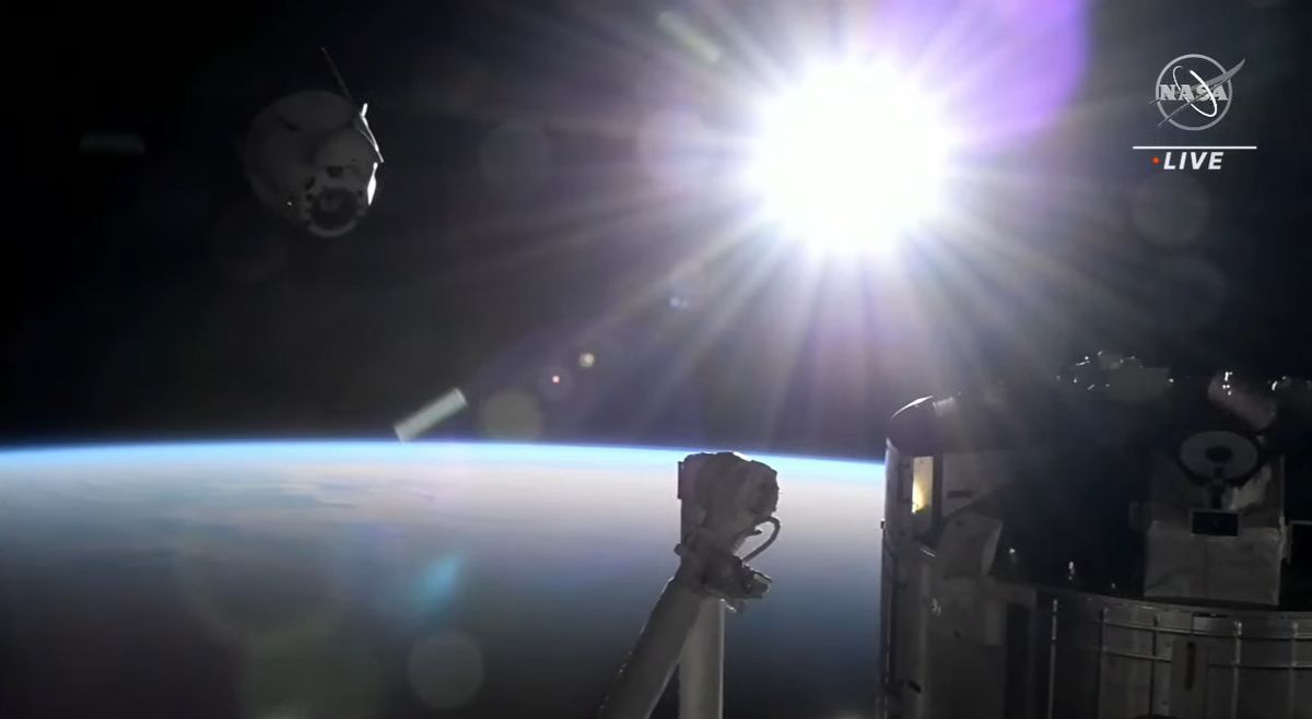 La cápsula de carga SpaceX Dragon sale de la estación espacial para el viaje de regreso a la Tierra