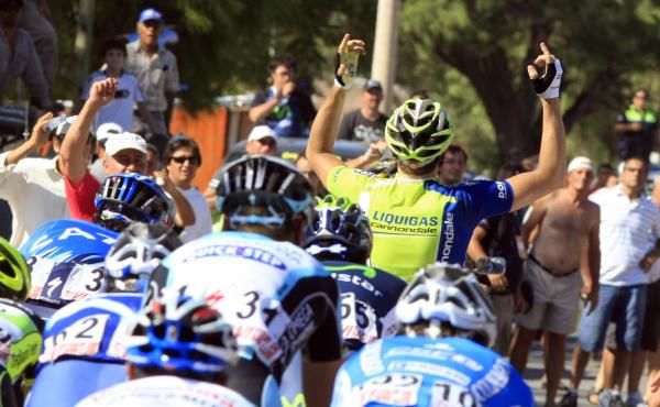 Elia Viviani (Liquigas-Cannondale) wins the stage