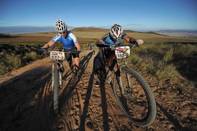 Danie Jacobs (right) and Simon Little (left) push their bikes