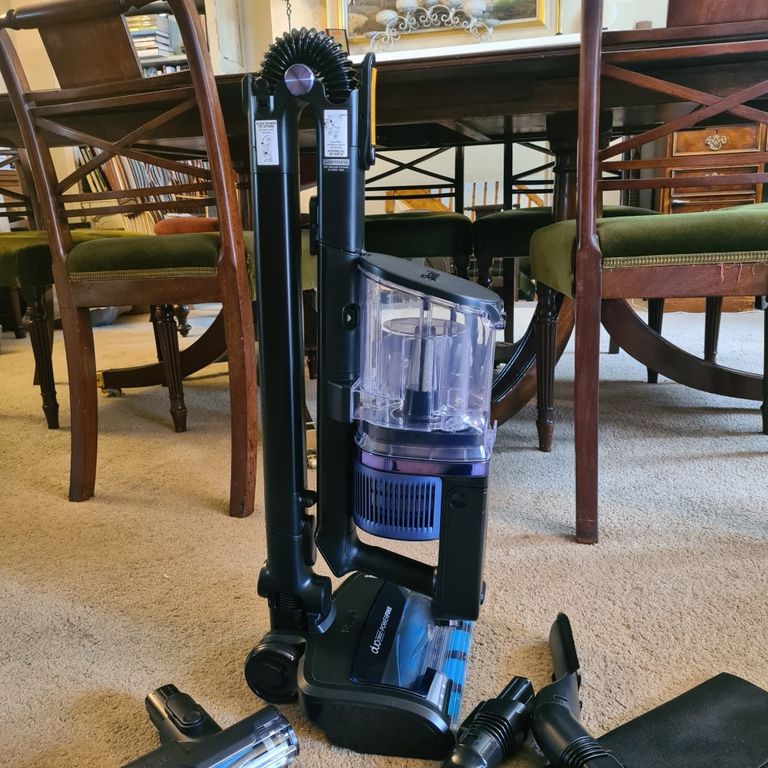 Shark IZ300UK Anti Hair Wrap Cordless Stick Vacuum Cleaner review