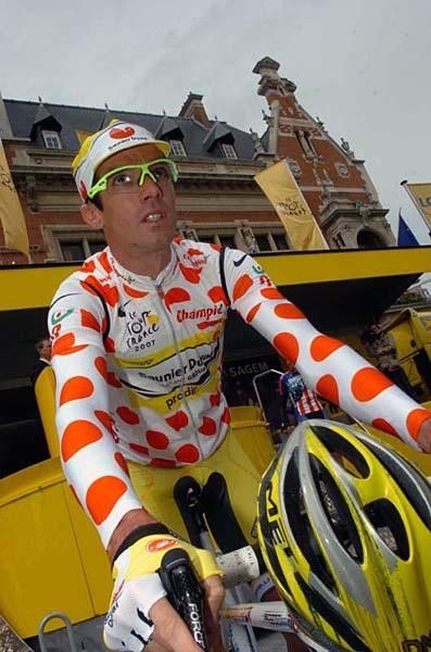 David Millar (Saunier Duval-Prodir) had only one goal in mind: finish the stage and ensure another day in the leader's jersey.