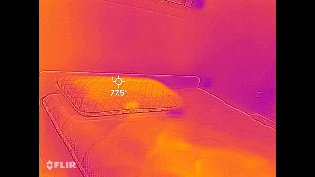 A thermal image of the Helix Cooling Memory Foam Pillow showing a temperature reading of 77.5 &deg;F