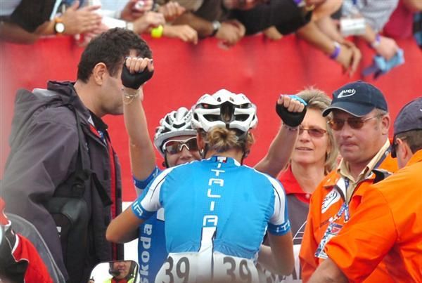 Noemi Cantele embraces her teammate Tatiana Guderzo.