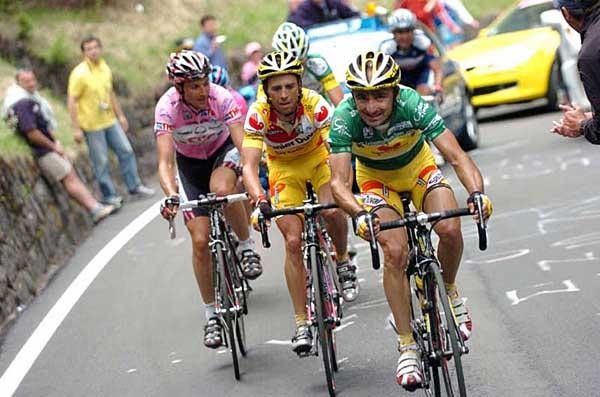Leonardo Piepoli rides ahead of Simoni and Basso