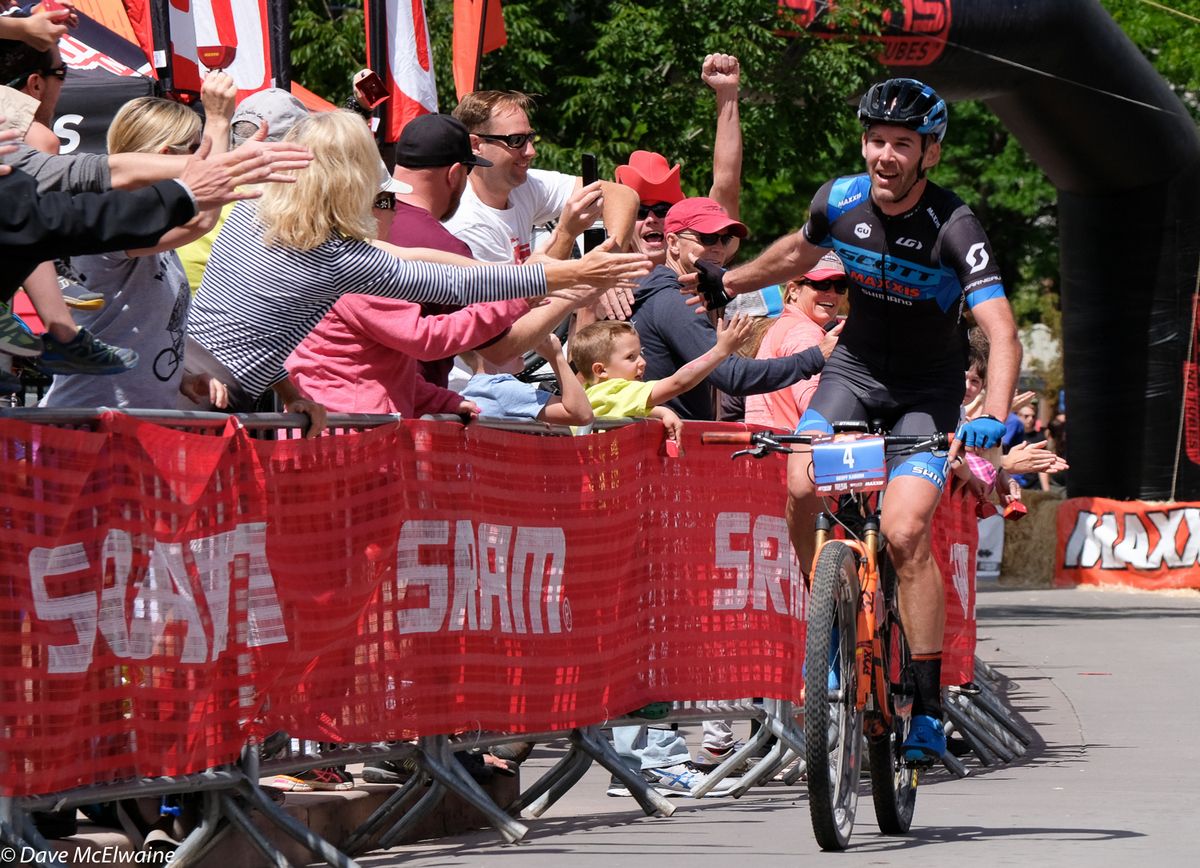 Geoff Kabush (Scott Maxxis) got away from Finsterwald on the final climb to claim second place
