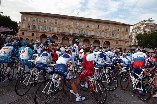 The peloton enjoys a group chat ahead of the penultimate stage.